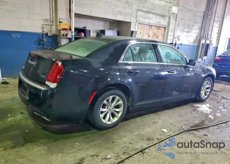 2016 Chrysler 300 Limited z USA, uszkodzony, nr VIN 2C3CCAAG7GH198205